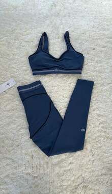 Alo Yoga Navy Airbrush Heart Throb Sports Bra and Leggings Set